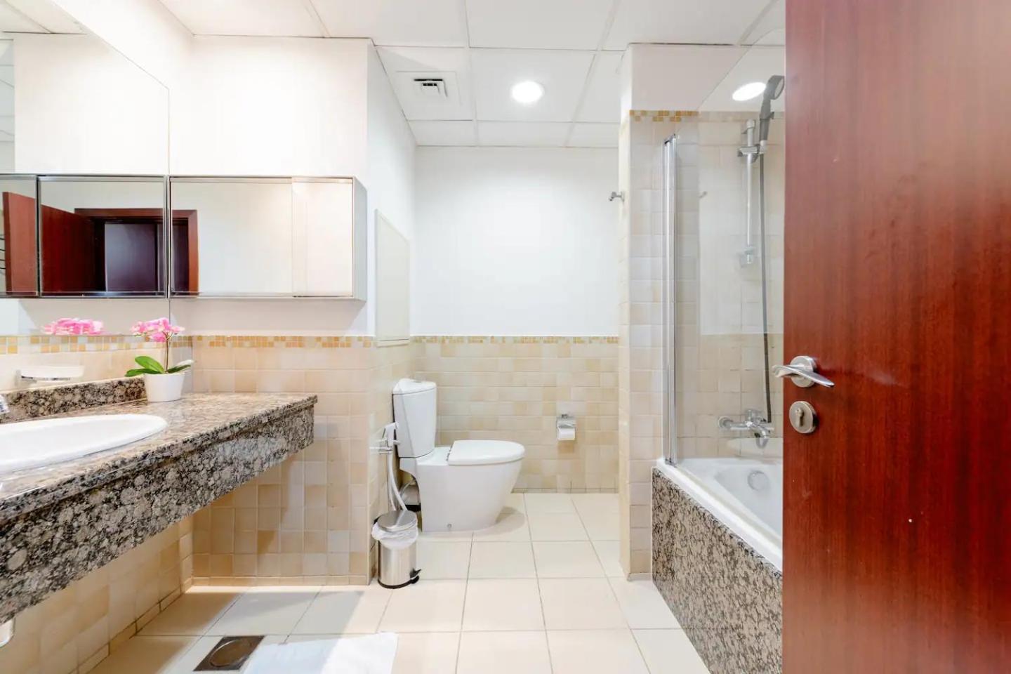 Moonlight Hostel Jbr - 2Min Walk To Jbr Beach - Gym - 2Min Metro Station - Poll Dubaj Kültér fotó